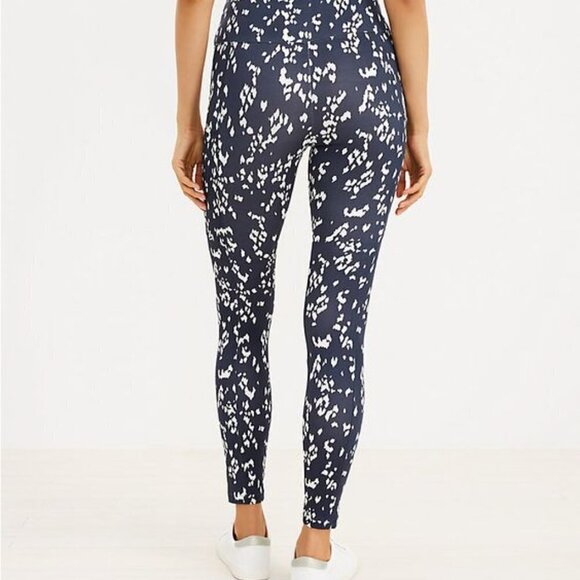 LOFT Lou & Grey Spotted Feel Good Leggings Medium - Picture 2 of 11
